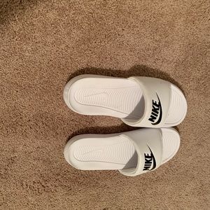 Nike slides size 8 womens